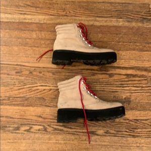 Super cute winter boots.